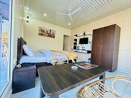 In Apple Estate Kanatal