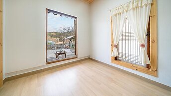 Gangneung Ggabinejip Hanok Pension