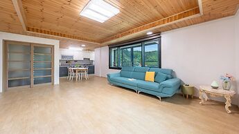 Gangneung Ggabinejip Hanok Pension