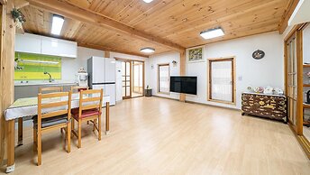 Gangneung Ggabinejip Hanok Pension