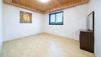 Gangneung Ggabinejip Hanok Pension