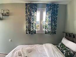 Rooftop Apartment With Garden in Ioannina