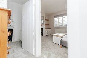 Chalk House - Pet Friendly - From 125 Per Night