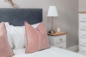 Chalk House - Pet Friendly - From 125 Per Night