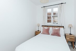 Chalk House - Pet Friendly - From 125 Per Night