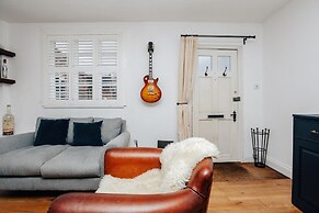 Chalk House - Pet Friendly - From 125 Per Night