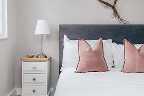 Chalk House - Pet Friendly - From 125 Per Night