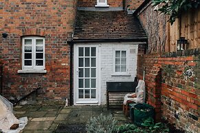 Chalk House - Pet Friendly - From 125 Per Night