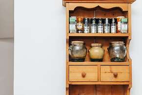 Chalk House - Pet Friendly - From 125 Per Night