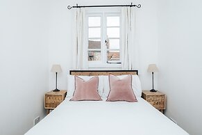 Chalk House - Pet Friendly - From 125 Per Night