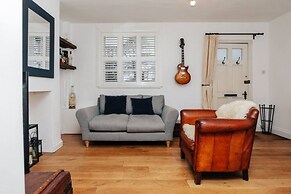 Chalk House - Pet Friendly - From 125 Per Night