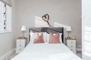 Chalk House - Pet Friendly - From 125 Per Night