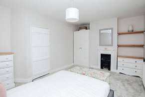 Chalk House - Pet Friendly - From 125 Per Night