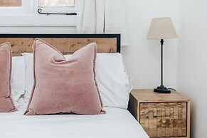 Chalk House - Pet Friendly - From 125 Per Night