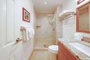 Menehune Shores, #623 2 Bedroom Condo by RedAwning