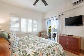 Menehune Shores, #623 2 Bedroom Condo by RedAwning