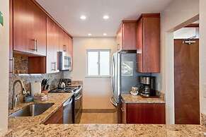 Menehune Shores, #623 2 Bedroom Condo by RedAwning