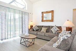 Oriental Charm 4 Bedroom Home by RedAwning