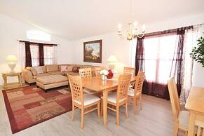 Oriental Charm 4 Bedroom Home by RedAwning