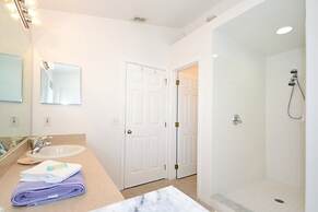 Oriental Charm 4 Bedroom Home by RedAwning