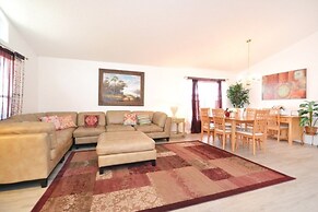 Oriental Charm 4 Bedroom Home by RedAwning