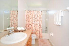 Oriental Charm 4 Bedroom Home by RedAwning