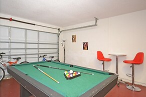 Palm Villa 4 Bedroom Home by RedAwning