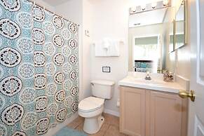 Palm Villa 4 Bedroom Home by RedAwning