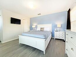 Mariel Oasis 6 Bedroom Home by RedAwning