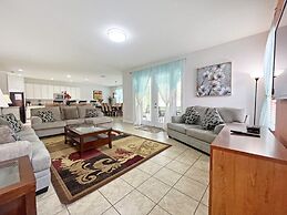 Mariel Oasis 6 Bedroom Home by RedAwning