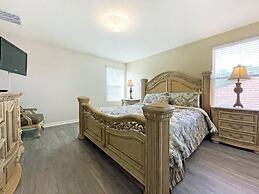 Mariel Oasis 6 Bedroom Home by RedAwning