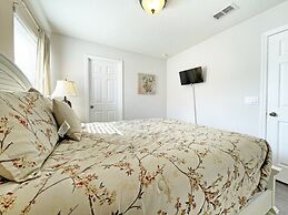 Mariel Oasis 6 Bedroom Home by RedAwning