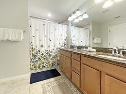 Candy Palm 4 Bedroom Townhouse by RedAwning