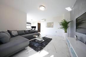 Luxury Majpruz Suites I