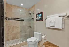 Wailea Ekolu, #914 2 Bedroom Condo by RedAwning