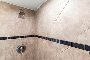 Kihei Beach, #510 2 Bedroom Condo by RedAwning