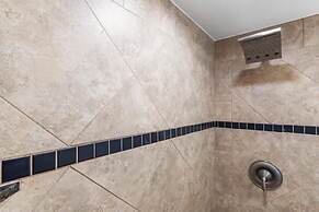 Kihei Beach, #510 2 Bedroom Condo by RedAwning