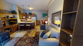 Wintergreen 106 - Cozy And Peaceful Condo, Conveniently Located Betwee