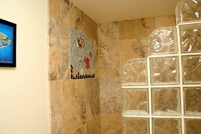 Kihei Beach, #303 1 Bedroom Condo by RedAwning