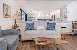 Kihei Beach, #207 1 Bedroom Condo by RedAwning