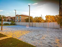 La Mirage 4 Bedroom Townhouse by RedAwning