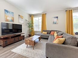 Summer Sparkle 4 Bedroom Home by RedAwning