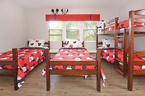 Summer Sparkle 4 Bedroom Home by RedAwning