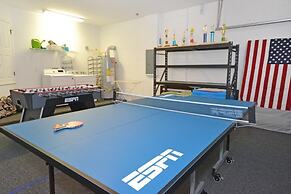 Summer Sparkle 4 Bedroom Home by RedAwning