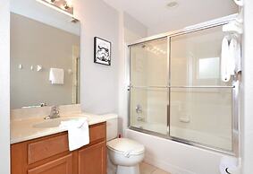 Summer Sparkle 4 Bedroom Home by RedAwning