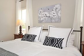 Summer Sparkle 4 Bedroom Home by RedAwning