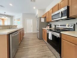 Summer Sparkle 4 Bedroom Home by RedAwning