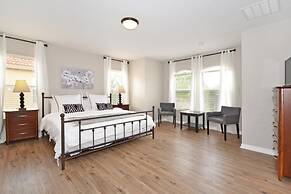 Summer Sparkle 4 Bedroom Home by RedAwning