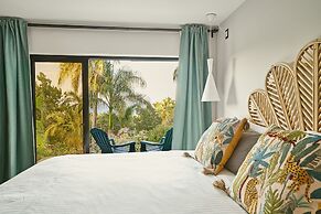 Catalina Tropical Lodge