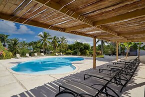 Catalina Tropical Lodge